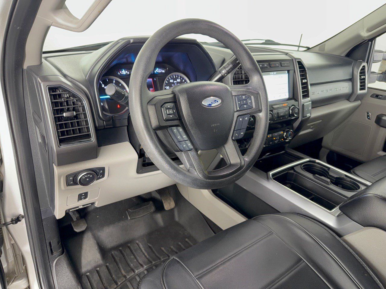 Used 2019 Ford F250 XLT w/ XLT Value Package AWD/4WD image 4