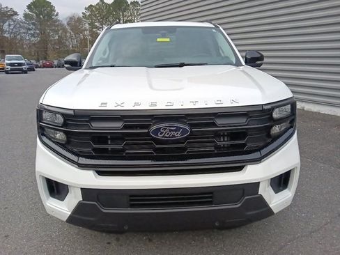 New 2025 Ford Expedition Active image 8