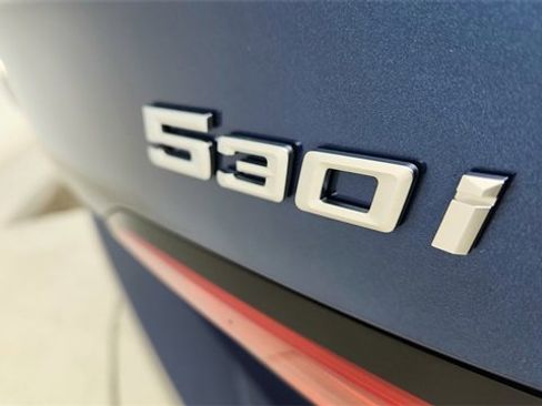 Used 2024 BMW 530i xDrive 530i xDrive w/ Premium Package image 17