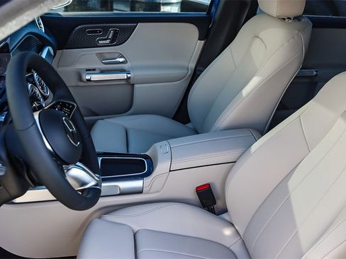 Used 2024 Mercedes-Benz EQB 300 4MATIC image 18