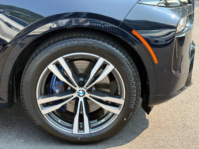 Used 2024 BMW X7 xDrive40i w/ M Sport Package AWD/4WD image 9