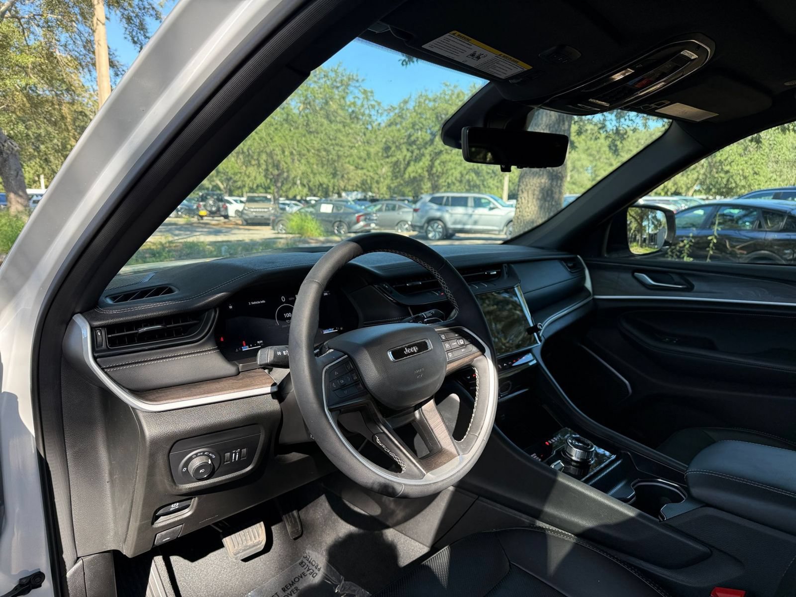 Used 2026 Jeep Grand Cherokee Limited AWD/4WD image 33