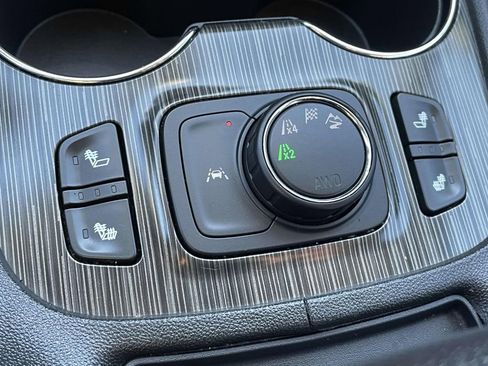 Used 2023 GMC Acadia SLT image 22