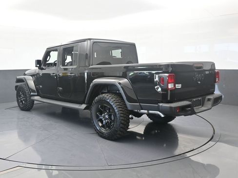 Used 2025 Jeep Gladiator Sport image 4