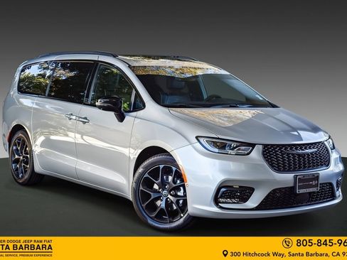 New 2026 Chrysler Pacifica Limited w/ S Appearance Package FWD image 1