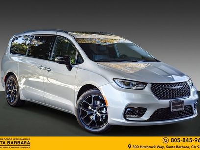 New 2026 Chrysler Pacifica Limited w/ S Appearance Package
