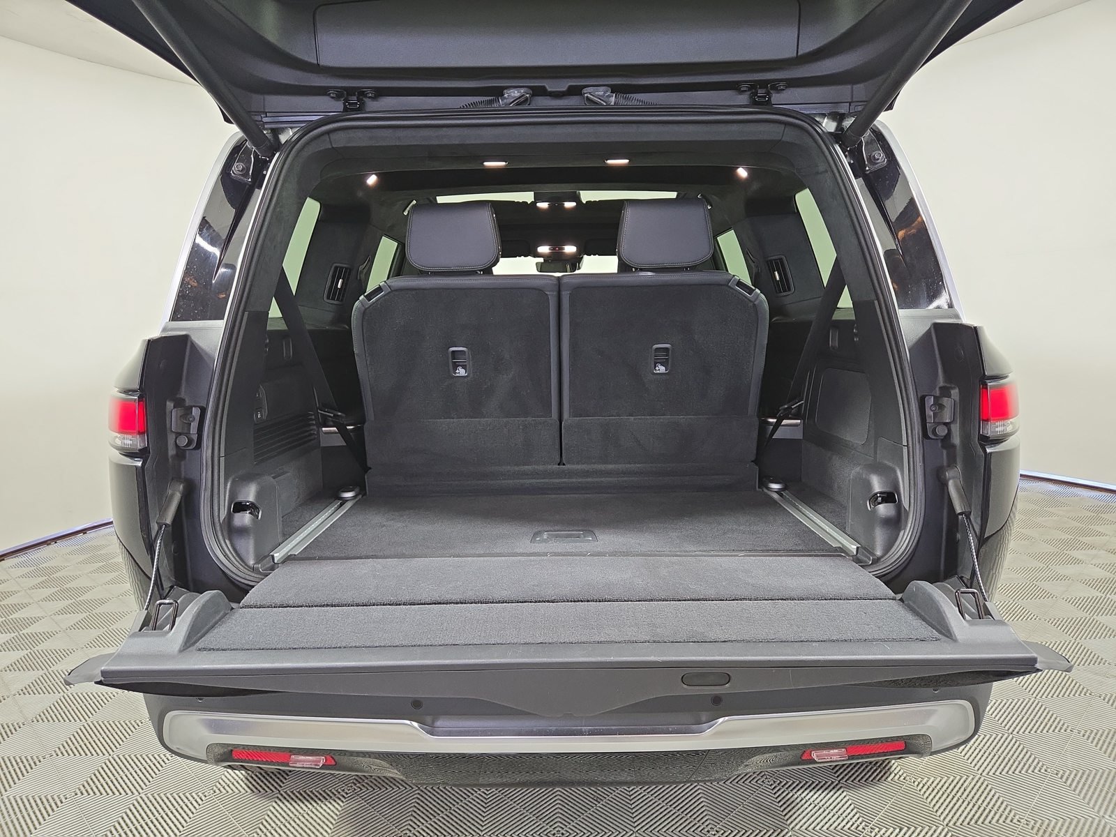 Used 2023 Rivian R1S Launch Edition Quad AWD/4WD image 15