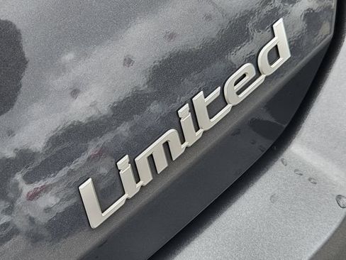 Used 2024 Hyundai Elantra Limited FWD image 9