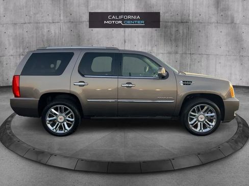 Used 2014 Cadillac Escalade Platinum image 4