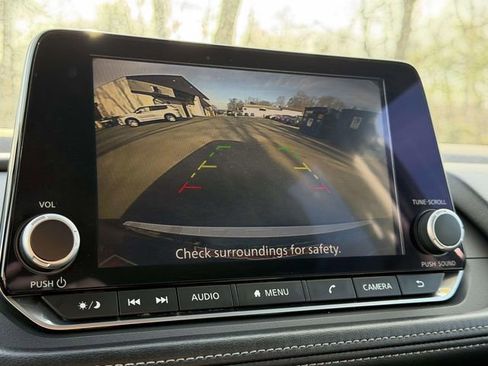 Used 2023 Nissan Rogue SV image 19