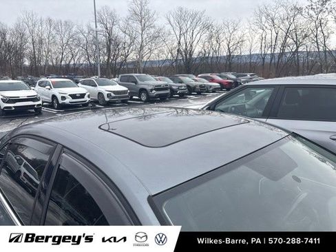 Used 2017 Volkswagen Jetta SE image 5