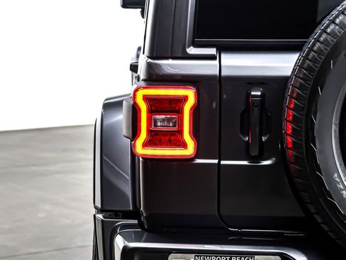 Used 2021 Jeep Wrangler Unlimited Sahara image 15