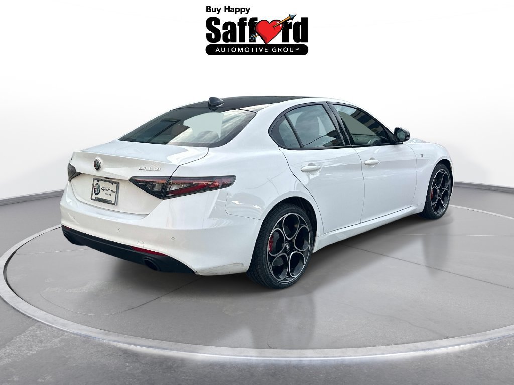 Used 2024 Alfa Romeo Giulia Ti AWD/4WD image 9