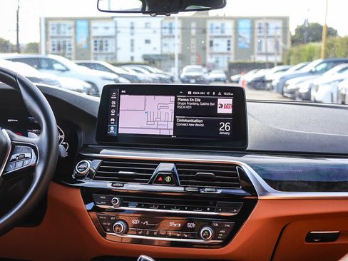 Used 2022 BMW 530e w/ Convenience Package image 13