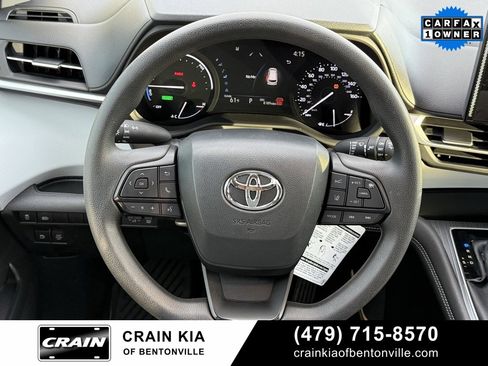 Used 2025 Toyota Sienna LE image 13