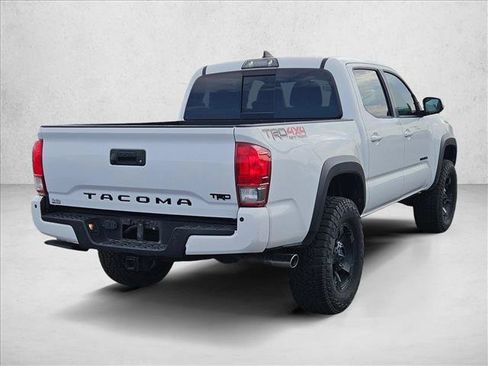 Used 2017 Toyota Tacoma TRD Off-Road AWD/4WD image 5