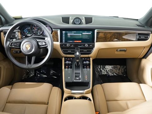 Certified 2023 Porsche Macan AWD/4WD image 22