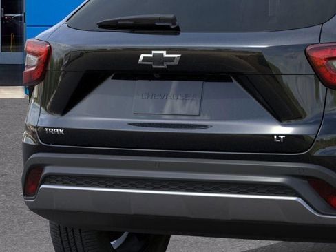 New 2026 Chevrolet Trax LT w/ Driver Confidence Package image 14