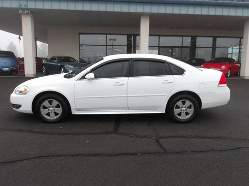 Used 2011 Chevrolet Impala LT image 2