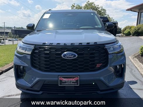 Used 2025 Ford Explorer ST AWD/4WD image 2