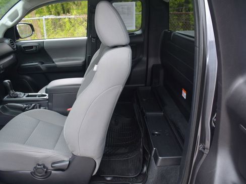 Used 2018 Toyota Tacoma SR AWD/4WD image 19