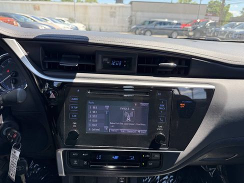 Used 2019 Toyota Corolla LE FWD image 17