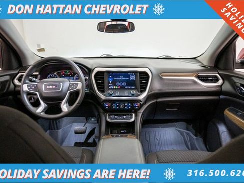 Used 2023 GMC Acadia SLE w/ Driver Convenience Package image 3