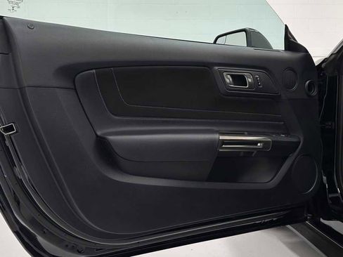 Used 2018 Ford Mustang Shelby GT350 w/ Convenience Package image 18