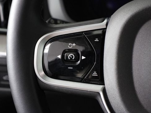 Certified 2025 Volvo XC60 B5 Plus AWD/4WD image 10