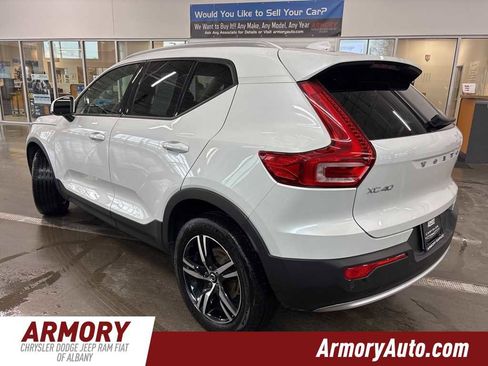 Used 2023 Volvo XC40 B5 Core w/ Convenience Package image 6