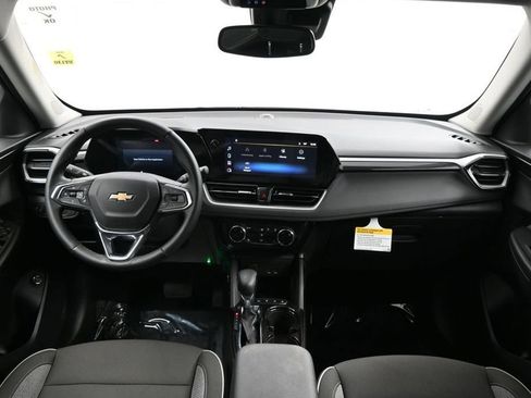 Used 2025 Chevrolet TrailBlazer LT w/ Convenience Package FWD image 24