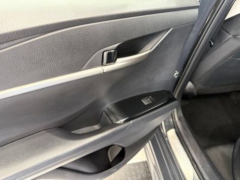 Used 2025 Toyota Camry SE AWD/4WD image 18