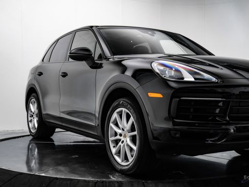 Used 2022 Porsche Cayenne w/ Premium Package image 19