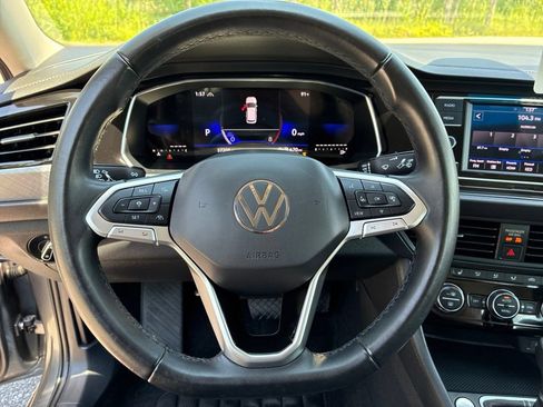 Used 2024 Volkswagen Jetta SE FWD image 23