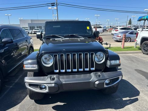 Used 2020 Jeep Wrangler Unlimited Sahara AWD/4WD image 4