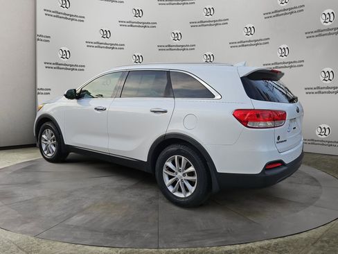 Used 2016 Kia Sorento LX w/ LX Convenience Package image 3