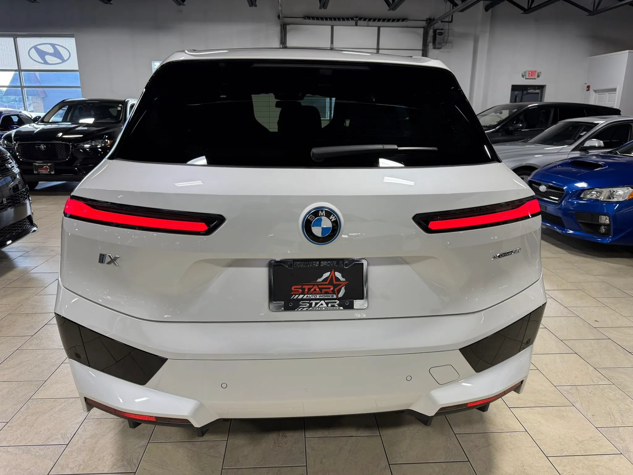 Used 2025 BMW iX xDrive50 AWD/4WD image 5