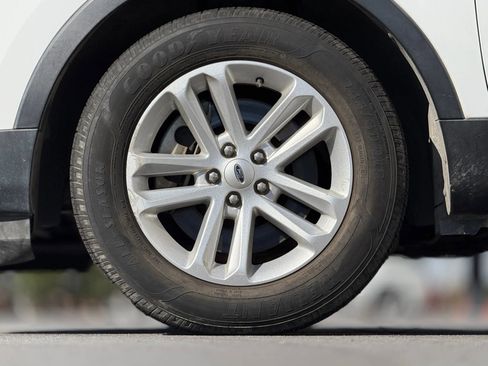 Used 2015 Ford Explorer XLT image 30