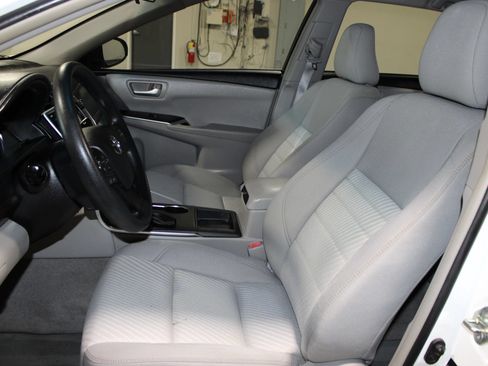 Used 2016 Toyota Camry LE FWD image 22