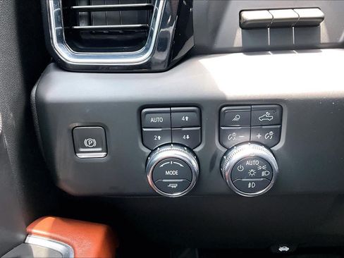 Used 2024 GMC Sierra 3500 Denali Ultimate AWD/4WD image 34
