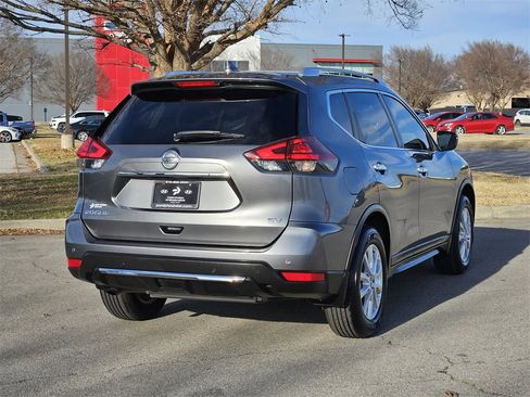Used 2020 Nissan Rogue SV image 4