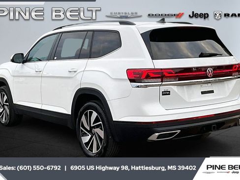 Used 2025 Volkswagen Atlas SE image 2