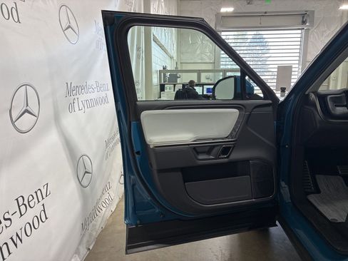 Used 2022 Rivian R1T Adventure image 12