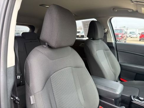 Used 2025 Kia Sportage LX image 51