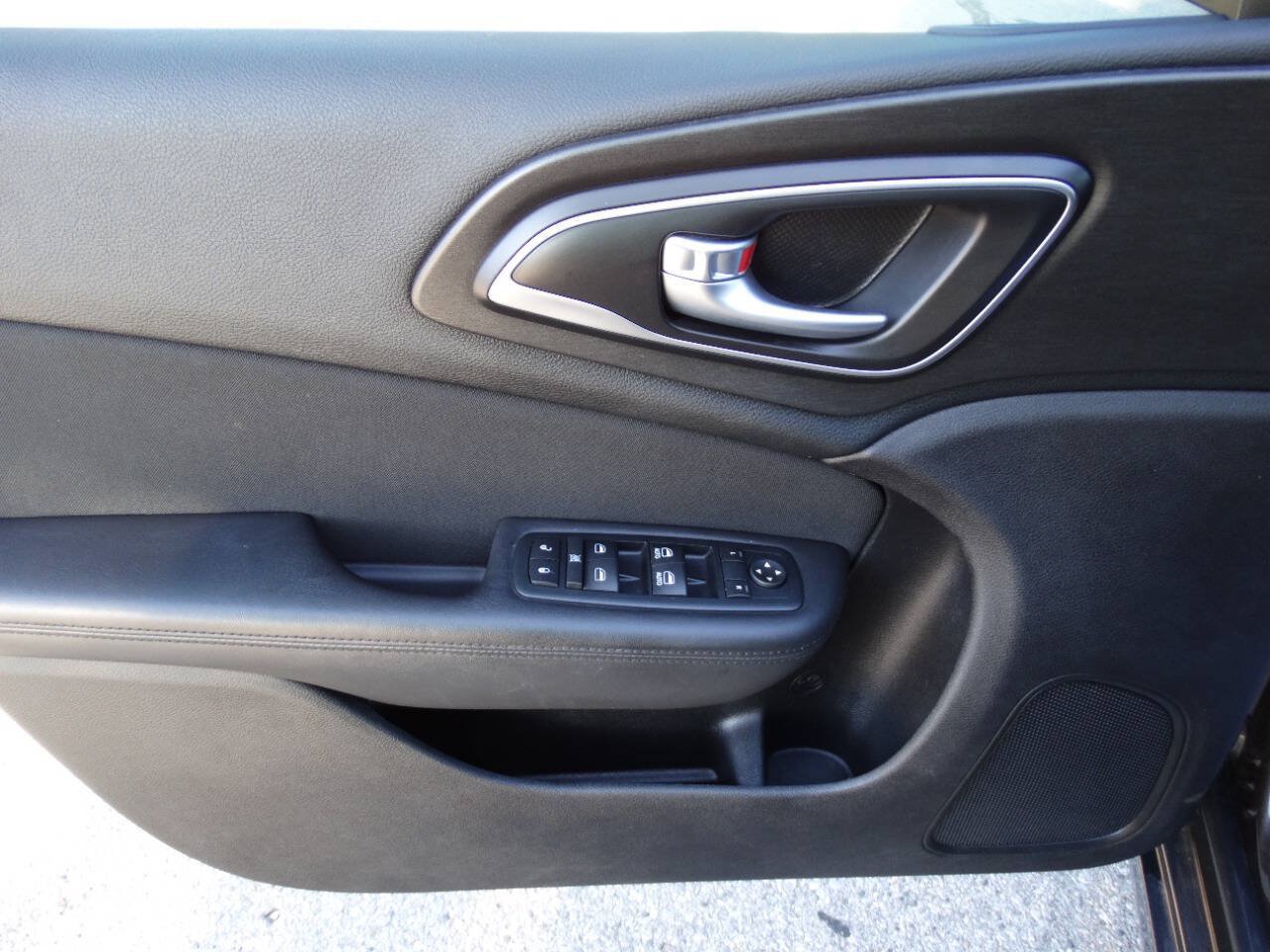 Used 2016 Chrysler 200 Limited FWD image 13