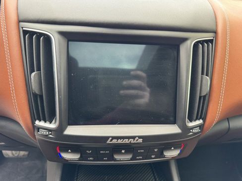 Used 2017 Maserati Levante S image 28