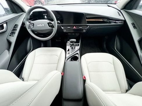 New 2025 Kia Niro EX image 13