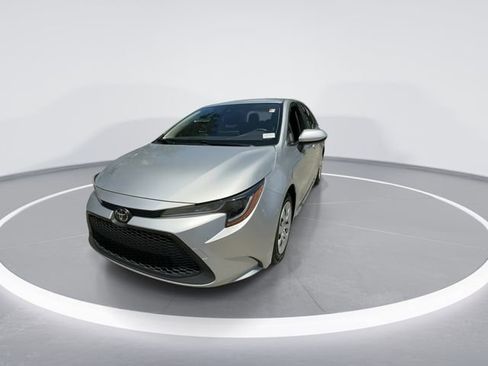 Used 2020 Toyota Corolla LE FWD image 3
