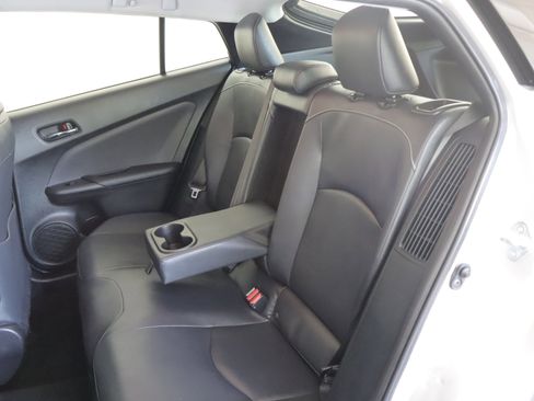 Used 2021 Toyota Prius Prime XLE FWD image 8