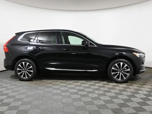 Used 2023 Volvo XC60 B5 Plus image 8